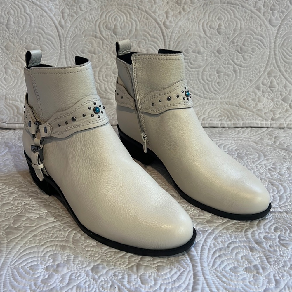 Zodiac Valera ankle boots, size‎ 9, NWOT
